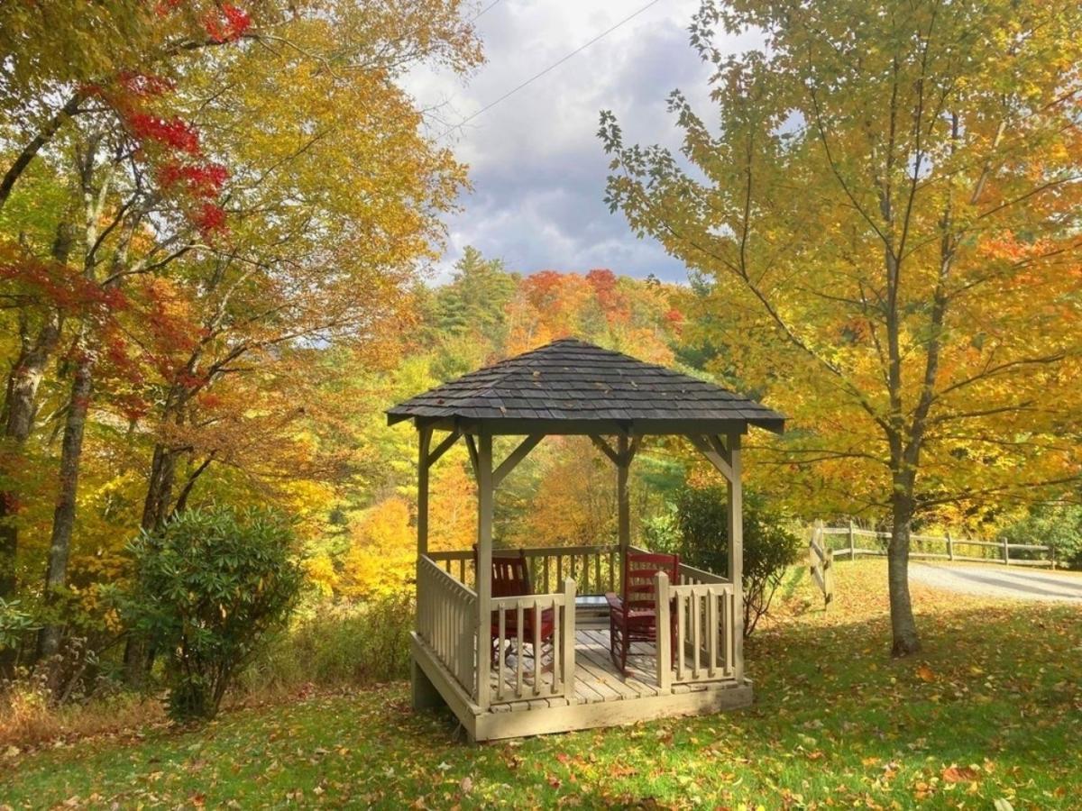 Villa Classic Log Cabin With Fireplace On Quiet River à Blowing Rock Extérieur photo