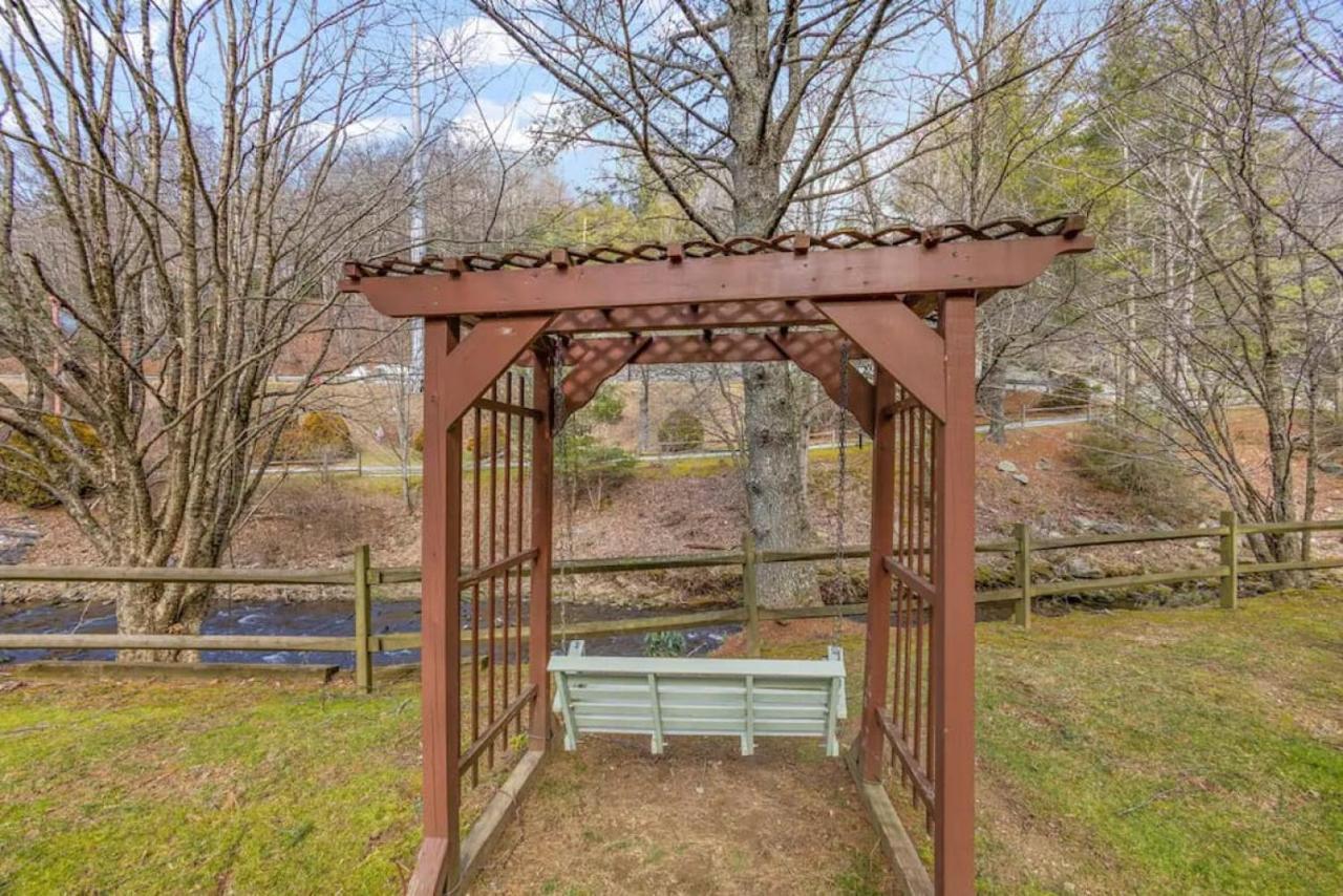 Villa Classic Log Cabin With Fireplace On Quiet River à Blowing Rock Extérieur photo