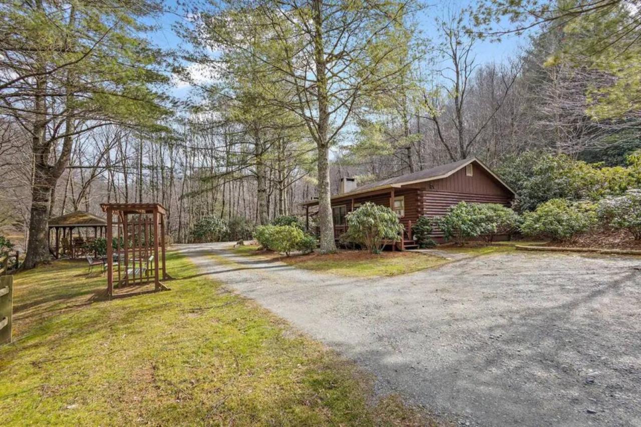 Villa Classic Log Cabin With Fireplace On Quiet River à Blowing Rock Extérieur photo