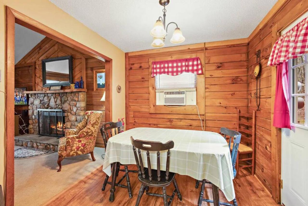 Villa Classic Log Cabin With Fireplace On Quiet River à Blowing Rock Extérieur photo